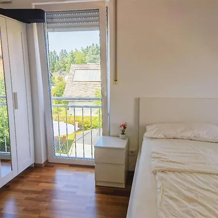 Waldzimmer In Der Stadt Naehe Messe Δωμάτια σε οικογενειακή κατοικία