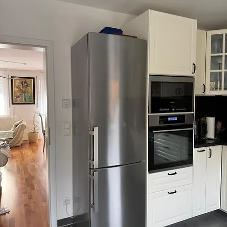 Homestay Waldzimmer In Der Stadt Naehe Messe *