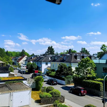 Waldzimmer In Der Stadt Naehe Messe Pansiyon *