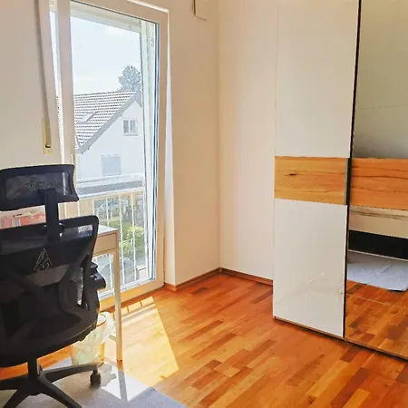 Privatunterkunft Waldzimmer In Der Stadt Nähe Messe München