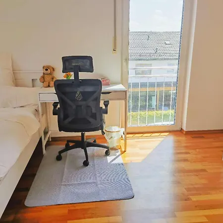 Waldzimmer In Der Stadt Nähe Messe *